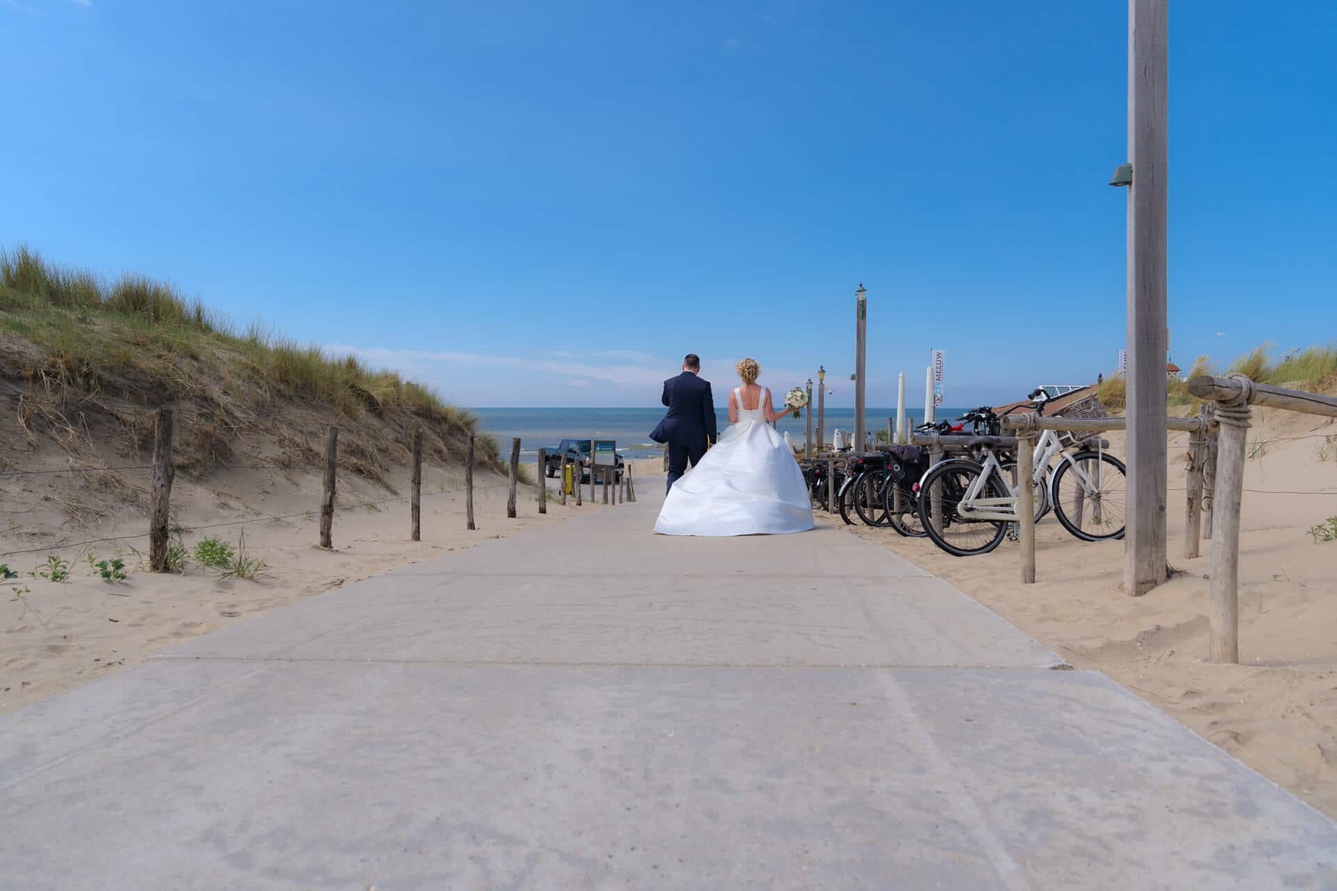 Bruiloft Noordwijk strand trouwen, trouwfoto's door trouwfotograaf Grietje Mesman