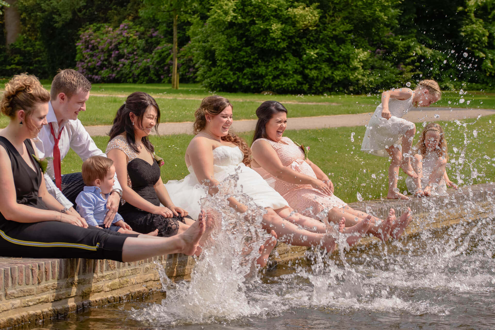Bruiloft water bruid Gelderland door trouwfotograaf Grietje Mesman