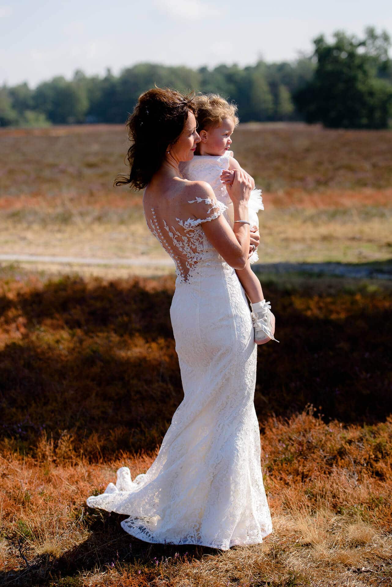 Bruiloft trouwfoto moeder en dochter door bruidsfotograaf Grietje Mesman uit Deventer
